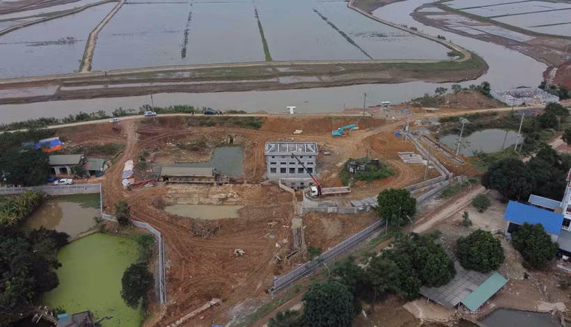 Với phương châm "Nhà nước và nhân dân cùng làm, lấy sức dân là chính, người dân vừa là chủ thể và là đối tượng thụ hưởng", người dân huyện Chương Mỹ (Hà Nội) đã tự nguyện hiến đất, công trình, hiện vật, ngày công, tiền của và tích cực ủng hộ xây dựng nông