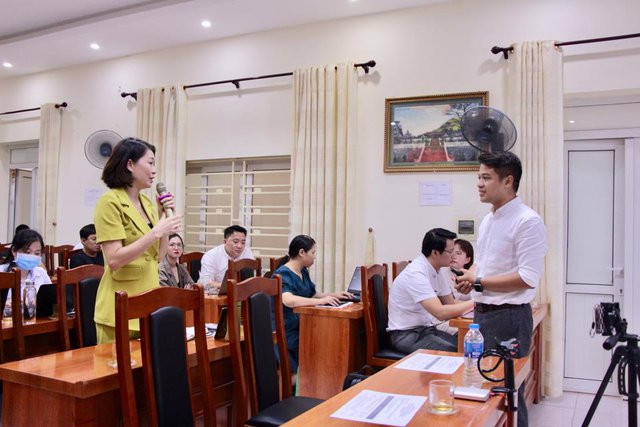 Lớp tập huấn có sự tham gia trực tiếp của 50 chủ thể OCOP cùng hàng trăm chủ thể khác theo hình thức trực tuyến tại đầu cầu các quận, huyện, thị xã trên địa bàn thành phố Hà Nội. Ảnh: Thiện Tâm