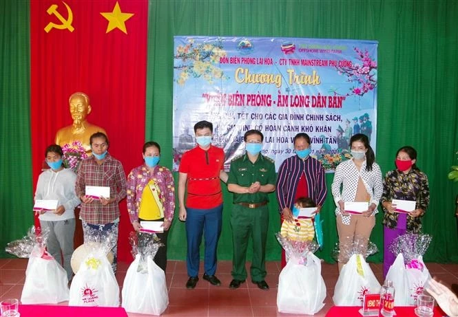 Bộ đội Biên phòng Sóc Trăng giúp dân xây dựng cuộc sống ấm no