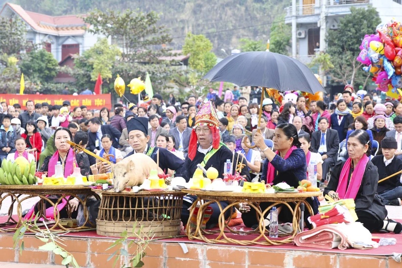 Lễ tế thần sông nước của người Thái ở Mường Lay (Điện Biên) mang đậm bản sắc văn hóa “Người Thái ăn theo nước”. Ảnh: Xuân Tư - TTXVN