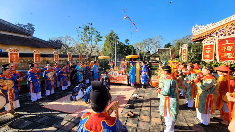 Trình diễn nhã nhạc cung đình tại Lễ dựng nêu trong Hoàng cung Huế vào dịp Tết Nguyên đán. Ảnh: Tường Vi - TTXVN