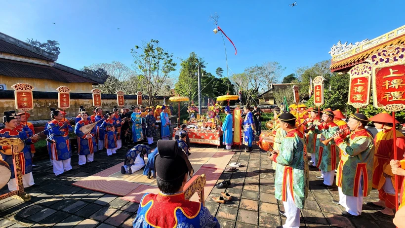Trình diễn nhã nhạc cung đình tại Lễ dựng nêu trong Hoàng cung Huế vào dịp Tết Nguyên đán. Ảnh: Tường Vi - TTXVN