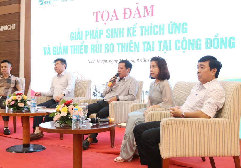 Đại diện lãnh đạo các Cơ quan quản lý Nhà nước, Viện nghiên cứu phát biểu tại buổi tọa đàm. Ảnh: Nguyễn Thành - TTXVN