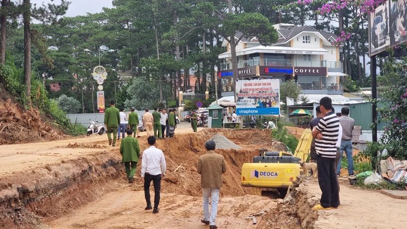 Hiện trường vụ tai nạn làm 2 người thương vong. Ảnh: TTXVN phát