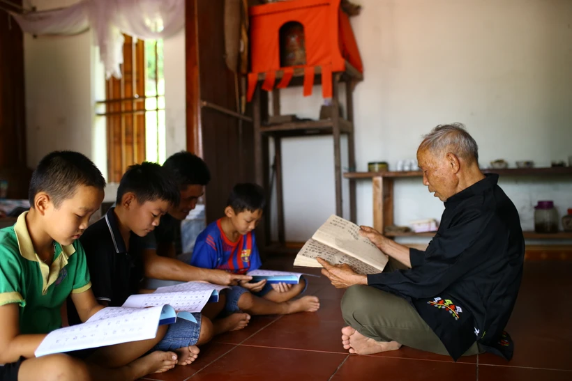 Gìn giữ tiếng nói và chữ viết của người Dao ở sườn Tây Yên Tử (Bắc Giang) góp phần khơi dậy niềm tự hào dân tộc cho thế hệ trẻ, phát huy bản sắc văn hóa truyền thống dân tộc. Ảnh: An Thành Đạt - BADTMN