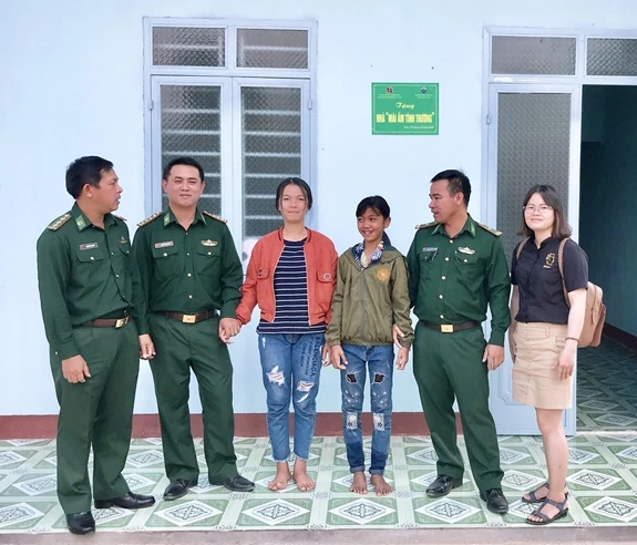 Lan tỏa yêu thương từ mô hình "Con nuôi vùng biên giới"