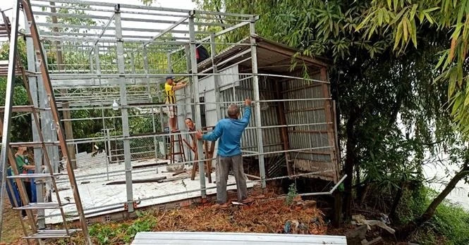 Sạt lở nghiêm trọng bờ Tây Sông Hậu, An Giang di dời khẩn cấp 3 nhà dân