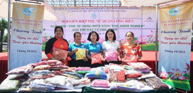 Hội Liên hiệp Phụ nữ quận Long Biên tổ chức Chương trình Ngày hội sáng tạo khởi nghiệp - tặng áo dài - trao yêu thương.