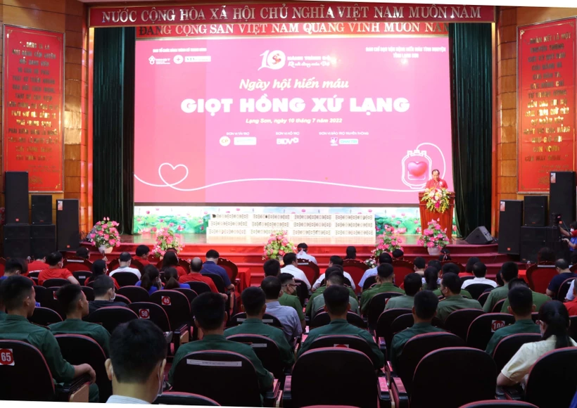 Quang cảnh khai mạc Chương trình Hành trình đỏ và Ngày hội hiến máu “Giọt hồng Xứ Lạng” năm 2022. Ảnh: Quang Duy - TTXVN