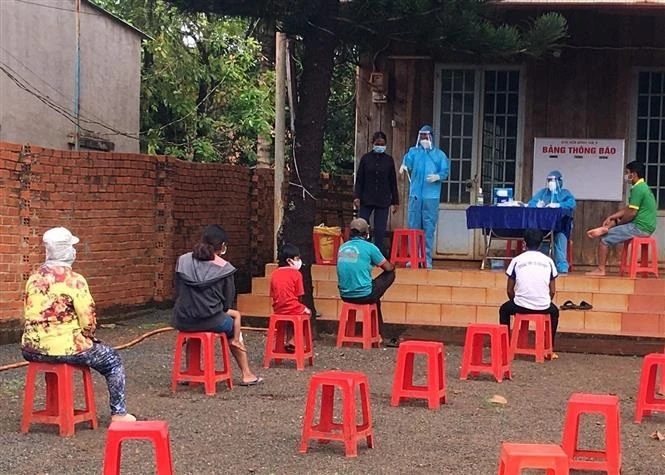 Cả 3 ổ dịch mới phát sinh trên địa bàn huyện Bù Gia Mập (Bình Phước) đều thuộc các thôn khó khăn, có đông hộ nghèo, cận nghèo, hộ đồng bào dân tộc thiểu số. Ảnh: TTXVN phát