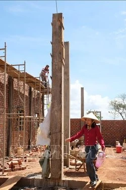 Lâm Đồng còn 640 căn nhà tạm, nhà dột nát chưa hoàn thành