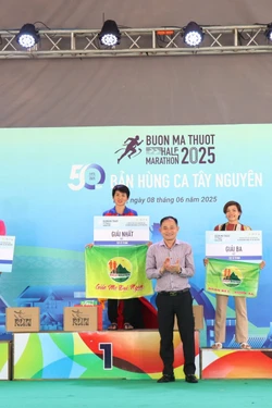 Trích kinh phí từ giải chạy bộ để ủng hộ chương trình xóa nhà tạm, nhà dột nát