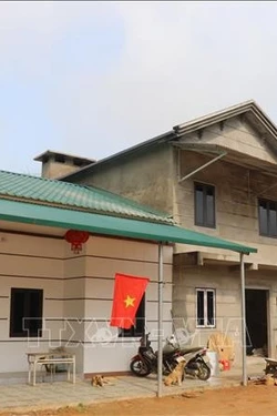 Bàn giao 28 căn nhà mới cho người dân bị ảnh hưởng bão lũ