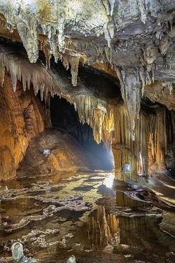 Khám phá 'kỳ quan trong lòng núi' giữa đại ngàn vùng Mường cổ