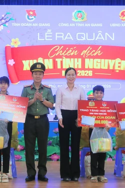 Mang Tết sớm đến với người nghèo vùng biên giới An Phú