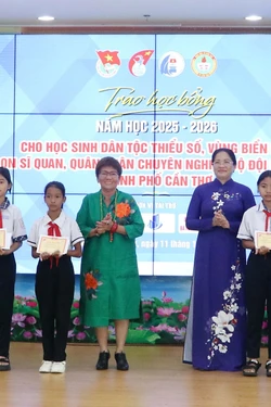 Tiếp sức đến trường cho học sinh vùng biển đảo và dân tộc thiểu số