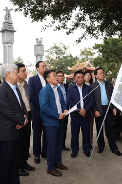 Tập trung tăng trưởng kinh tế và đảm bảo đời sống nhân dân