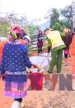 Hành trình nghĩa tình - Tiếp bước em tới trường ở Lào Cai