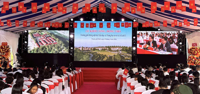 Quang cảnh lễ Khởi công động thổ công trình trường Phổ thông nội trú liên cấp Tiểu học và Trung học cơ sở tại xã A Lưới 1. Ảnh: Văn Dũng/TTXVN