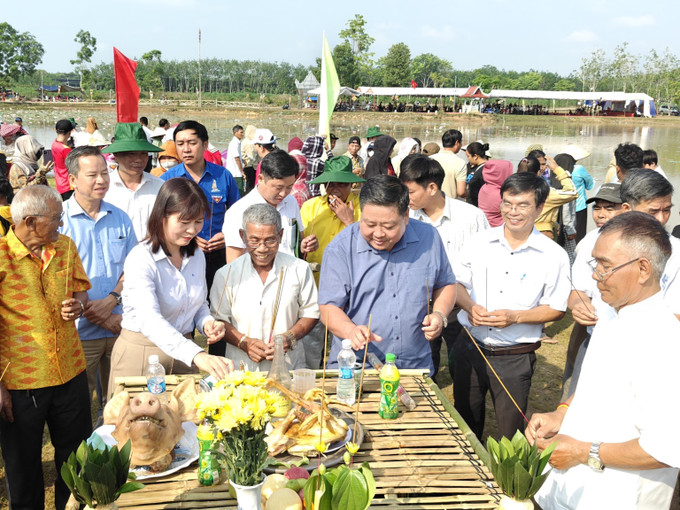 Nghi thức cúng Lễ hội Phá Bàu.