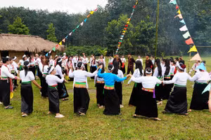 Đặc sắc 'Ngày hội làng Mường' ở biên giới Sa Loong