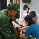 Bộ đội biên phòng Lai Châu cấp cứu kịp thời cháu bé dân tộc Dao bị ngã xuống cầu chấn thương nặng