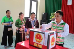 Cử tri vùng cao biên giới Na Mèo thực hiện quyền và nghĩa vụ công dân