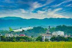 Với lợi thế có đường hàng không giúp Điện Biên thuận lợi trong thông thương, giao lưu với các trung tâm kinh tế lớn của đất nước. Ảnh: Xuân Tư/TTXVN