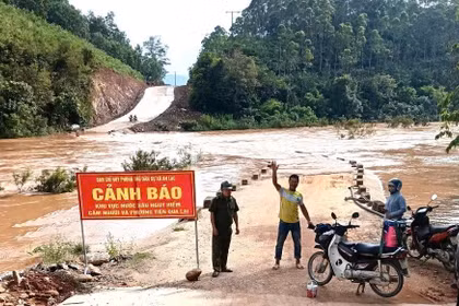 Bắc Ninh: Lũ thượng nguồn dâng cao đột ngột gây ngập các ngầm tràn, chia cắt giao thông