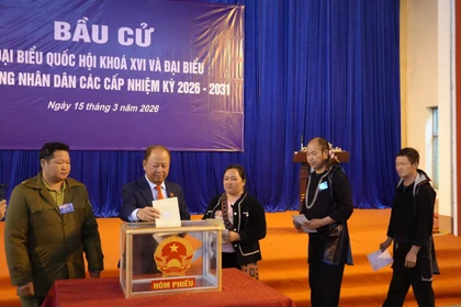 Cử tri vùng cao, biên cương thực hiện quyền bầu cử từ sáng sớm