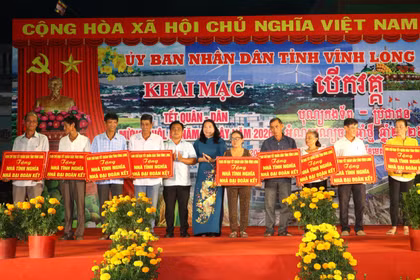 Rộn ràng đêm hội 'Tết quân - dân' và Tết cổ truyền Chôl Chnăm Thmây