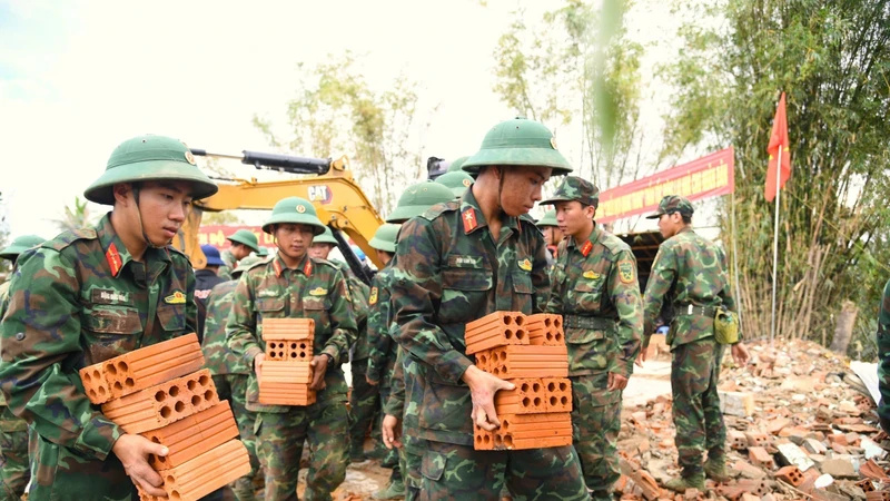 Thần tốc xây dựng, sửa chữa nhà ở cho người dân bị thiệt hại do mưa lũ