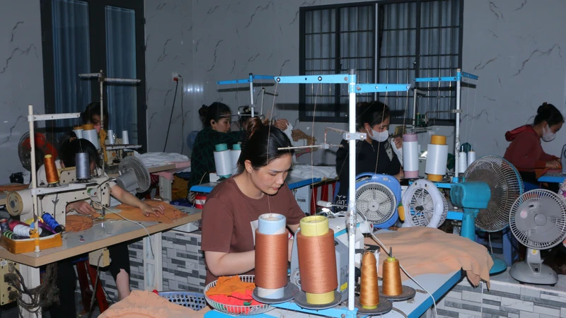 Điều chỉnh một số nội dung Chương trình phát triển kinh tế - xã hội vùng dân tộc thiểu số và miền núi