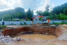 Lấp 'hố tử thần' trên Quốc lộ 3B qua Thái Nguyên