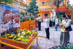 Đầm ấm Tết Chôl Chnăm Thmây của đồng bào Khmer ở TP Hồ Chí Minh