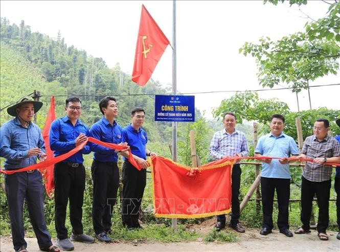 Tỉnh đoàn Yên Bái khánh thành tuyến đường cờ thanh niên. Ảnh: TTXVN phát Chú thích ảnh