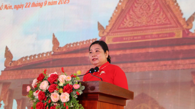 Bà Hồ Thị Cẩm Đào, Phó Bí thư Thành ủy, Chủ tịch UB MTTQ thành phố Cần Thơ phát biểu. Ảnh: Hồng Thái/TTXVN Bà Hồ Thị Cẩm Đào, Phó Bí thư Thành ủy, Chủ tịch UB MTTQ thành phố Cần Thơ phát biểu. Ảnh: Hồng Thái/TTXVN