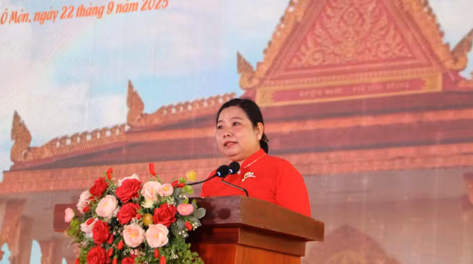 Bà Hồ Thị Cẩm Đào, Phó Bí thư Thành ủy, Chủ tịch UB MTTQ thành phố Cần Thơ phát biểu. Ảnh: Hồng Thái/TTXVN