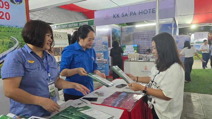Hội chợ thu hút nhiều người dân, du khách tới tham quan, trải nghiệm. Hội chợ thu hút nhiều người dân, du khách tới tham quan, trải nghiệm.