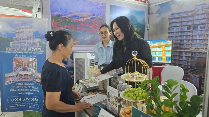 Hội chợ thu hút nhiều người dân, du khách tới tham quan, trải nghiệm. Hội chợ thu hút nhiều người dân, du khách tới tham quan, trải nghiệm.
