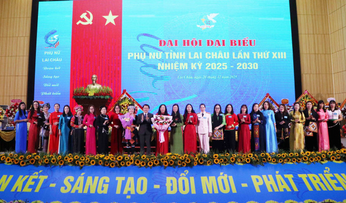 Ban Chấp hành Hội Liên hiệp Phụ nữ tỉnh Lai Châu khóa XIII, nhiệm kỳ 2025 - 2030 gồm 27 đồng chí ra mắt Đại hội.