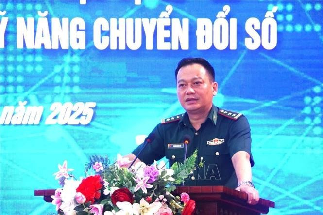 Thượng tá Trương Minh Đức, Chỉ huy trưởng Bộ Chỉ huy Bộ đội Biên phòng tỉnh Lai Châu phát biểu tại buổi tập huấn. Ảnh: TTXVN phát Chú thích ảnh