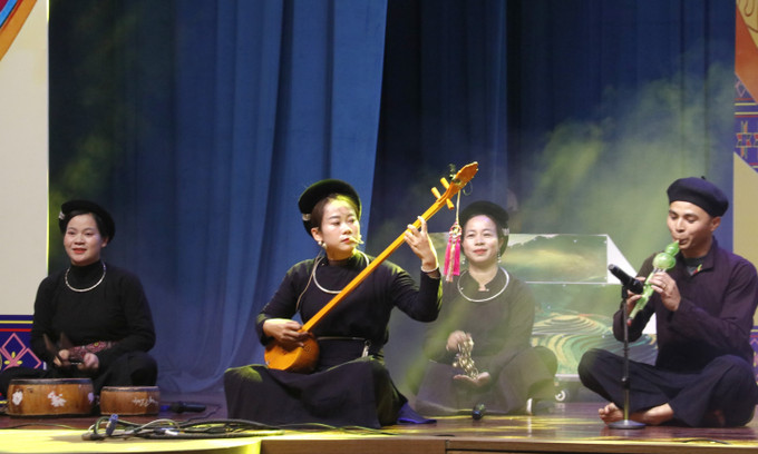 Một tiết mục hát Then, đàn Tính tham gia Liên hoan.