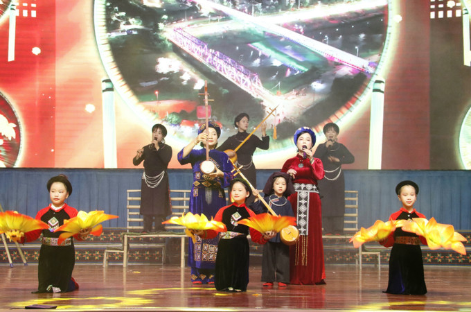 Một tiết mục hát Then, đàn Tính tham gia Liên hoan.