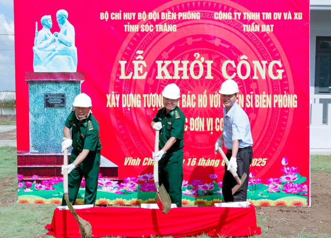 Nghi lễ động thổ khởi công Tượng đài Bác Hồ tại đồn Biên phòng Vĩnh Châu. Ảnh: TTXVN phát Chú thích ảnh