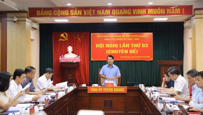 Bí thư Tỉnh ủy Tuyên Quang Hầu A Lềnh phát biểu chỉ đạo tại Hội nghị.