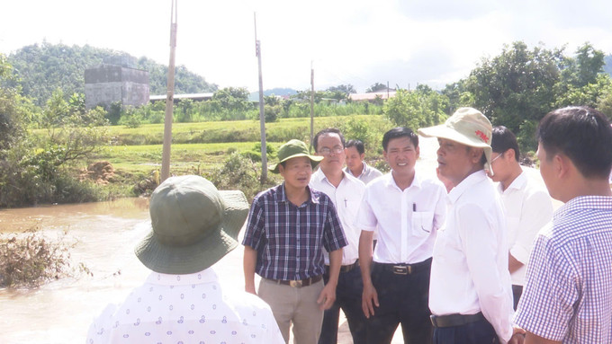 Chiều 5/9, đoàn công tác tỉnh Gia Lai đã đến kiểm tra, khảo sát tình hình tại ngầm tràn Mơ nang 2, xã Ia Pa. Ảnh: TTXVN phát Chiều 5/9, đoàn công tác tỉnh Gia Lai đã đến kiểm tra, khảo sát tình hình tại ngầm tràn Mơ nang 2, xã Ia Pa. Ảnh: TTXVN phát