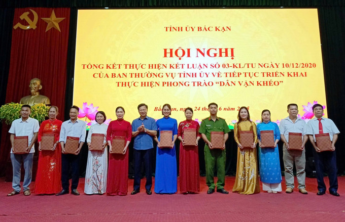 Biểu dương 39 tập thể, 08 cá nhân điển hình "Dân vận khéo" giai đoạn 2021 - 2025. Ảnh: TTXVN phát dan-van-240625-1.jpg