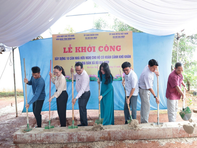 Nghi thức khởi công 10 căn Nhà Hữu nghị cho hộ có hoàn cảnh khó khăn trên địa bàn xã Bù Gia Mập, tỉnh Đồng Nai. nha-huu-nghi-011125-2.jpg
