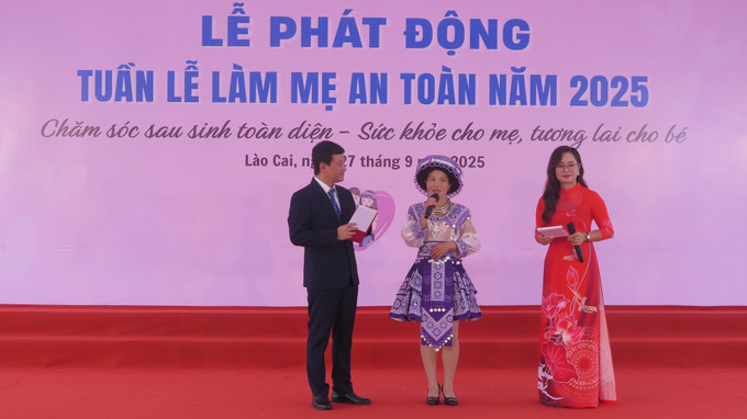 Chị Thào Thị Pà, cô đỡ thôn bản tại thôn Pờ Xí Ngài, Xã Bản Xèo, tỉnh Lào Cai chia sẻ những câu chuyện thực tế và kinh nghiệm quý báu từ cơ sở tại Lễ phát động. Chị Thào Thị Pà, cô đỡ thôn bản tại thôn Pờ Xí Ngài, Xã Bản Xèo, tỉnh Lào Cai chia sẻ những câu chuyện thực tế và kinh nghiệm quý báu từ cơ sở tại Lễ phát động.